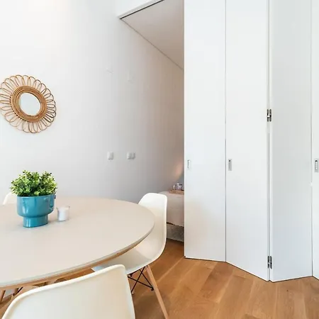 Spacious In Apartment *