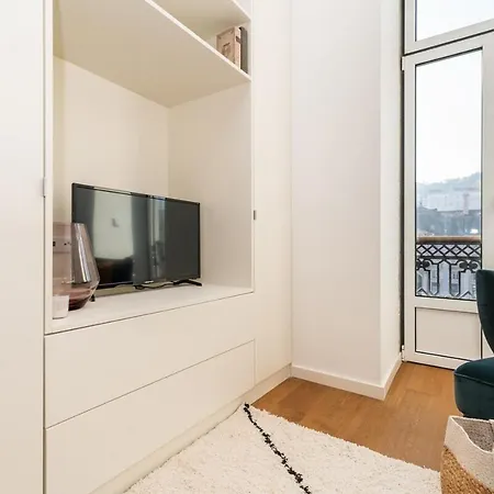 Spacious In Apartment *